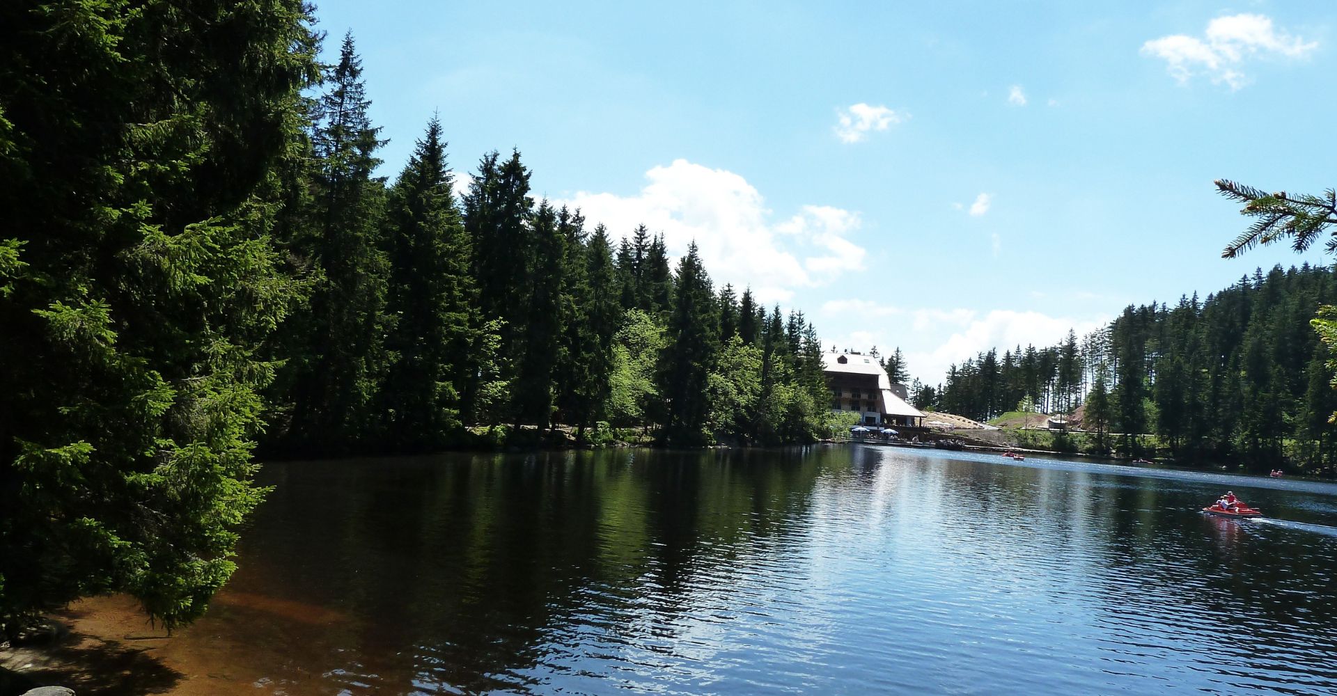 Cabins_Vs._Tents__Which_Is_Right_for_You.Hero.jpg